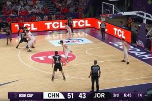 很拼！胡明轩旋转跳跃助王俊杰空篮 中国男篮领先优势重回两位数