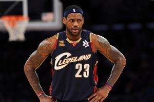 里基·戴维斯:本想和詹姆斯组成双枪 但他却光给我喂球自己不攻