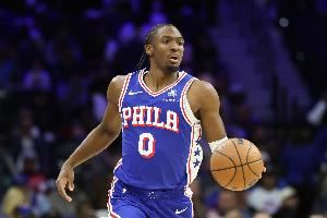 太横了！马克西追身超远三分洞穿篮心 率领76人打出8-0反超比分